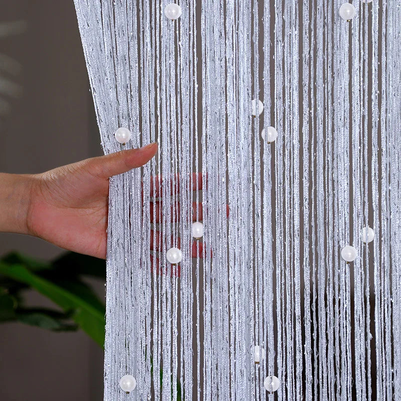rideau porte blanc blanches lignes verticales moderne minimaliste opacité crochets chambre