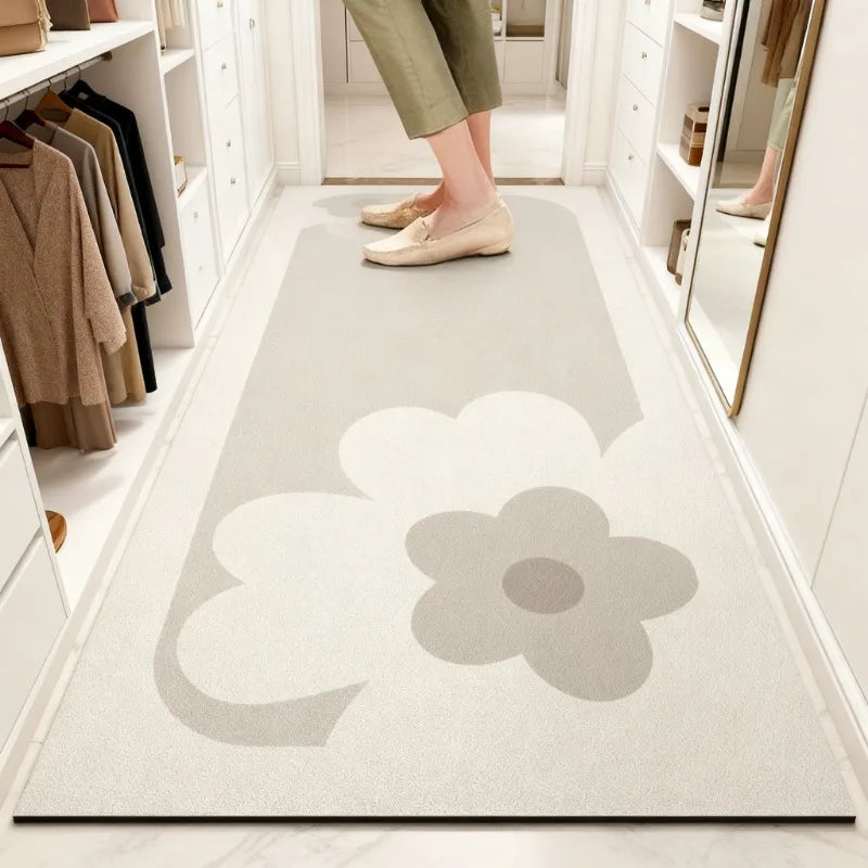 tapis moderne beige gris antidérapant facile manipuler lavable salon porte bain imprimé fleur blanche