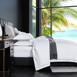 lit chambre coucher literie blanc gris foncé moderne luxueux couverture taies oreiller drap set