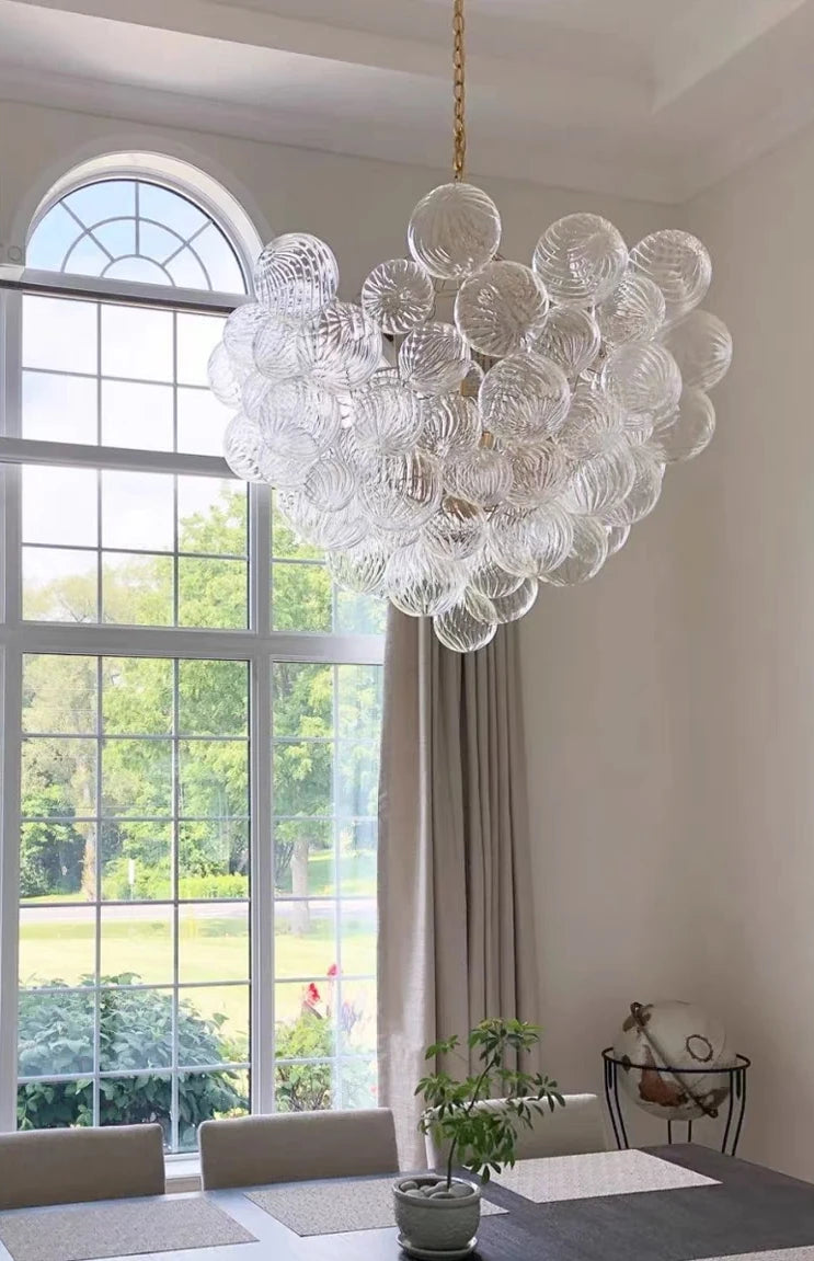 suspension lumineuse moderne verre transparent chaîne dorée led acier poli contemporain lumière chaude chambre