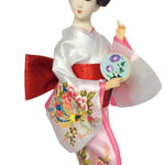poupée japonaise geisha argile broderie florale motifs géométriques accessoires traditionnels blanc rouge vert bleu