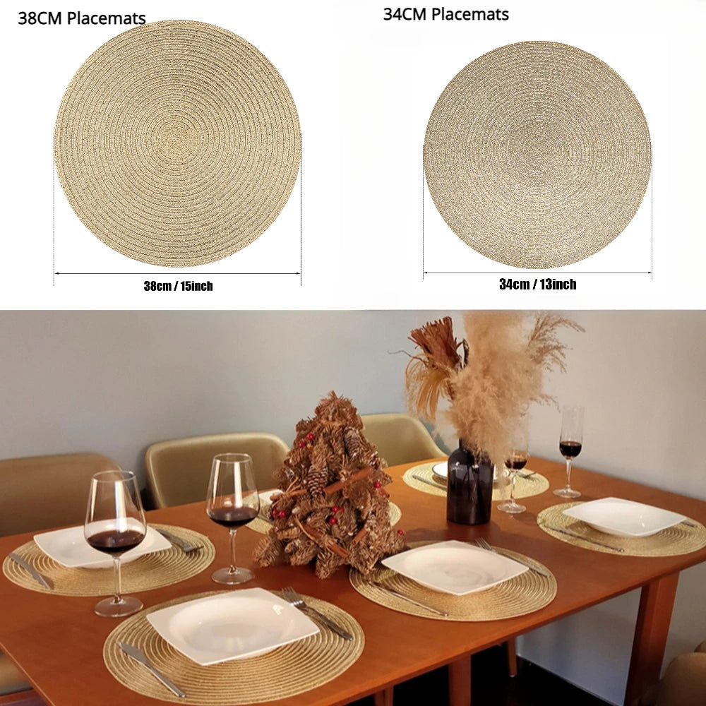 Napperons noirs modernes sur une table à manger quotidienne