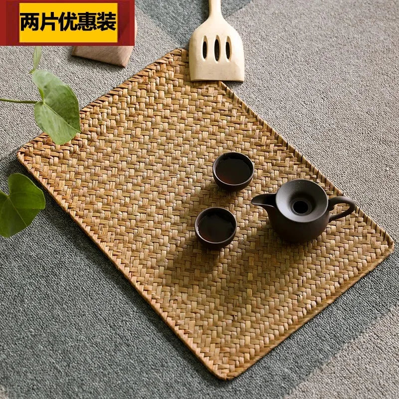 tapis table tissé motifs réguliers beige rustique naturel fourchette couteau assiette verre fruits plante