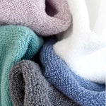 ensemble serviettes bain coton pur grande taille motif géométrique bleu gris violet blanc