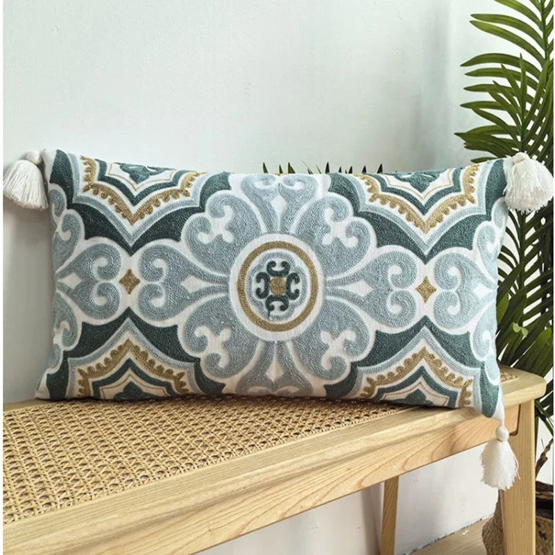 housse coussin brodée boho chic motif floral géométrique polyester 30x60cm decoration maison