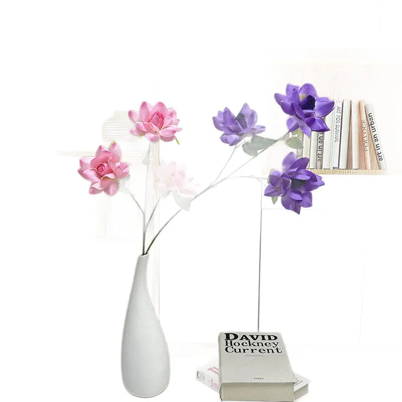décoration intérieure bouquet fleurs artificielles soie moderne vase livres minimaliste rouge jaune
