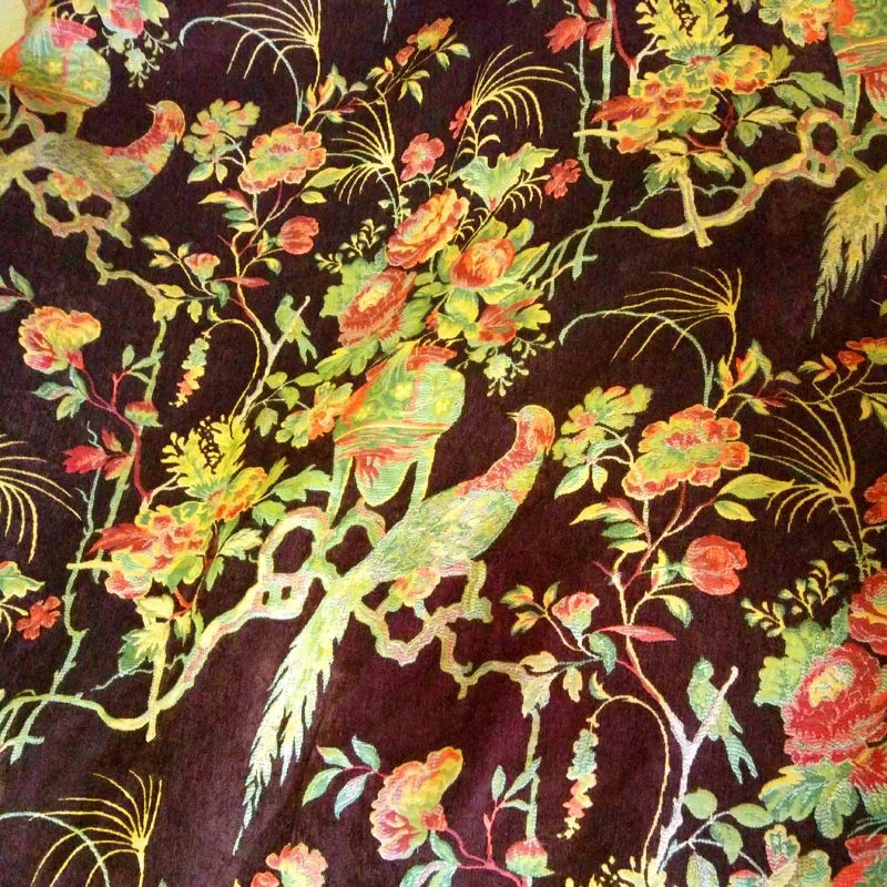 rideaux fleuris opaque classique tringle velours vert foncé marron foncé chambre hôtelDecorationIntérieureRicherOrnée