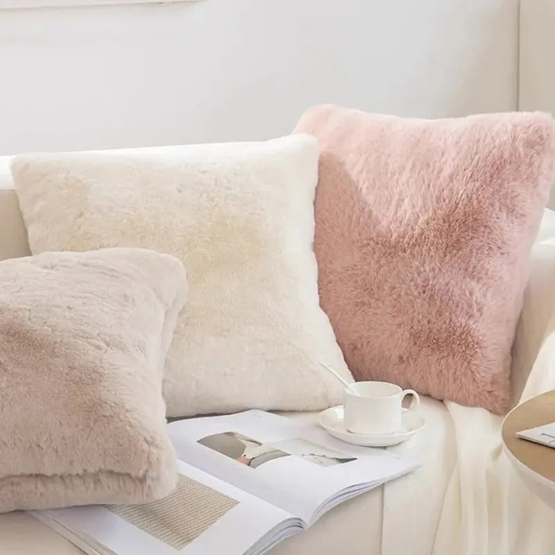 coussin carré moderne peluche fournie beige rose pâle opacité texture animaux compagnie fixations