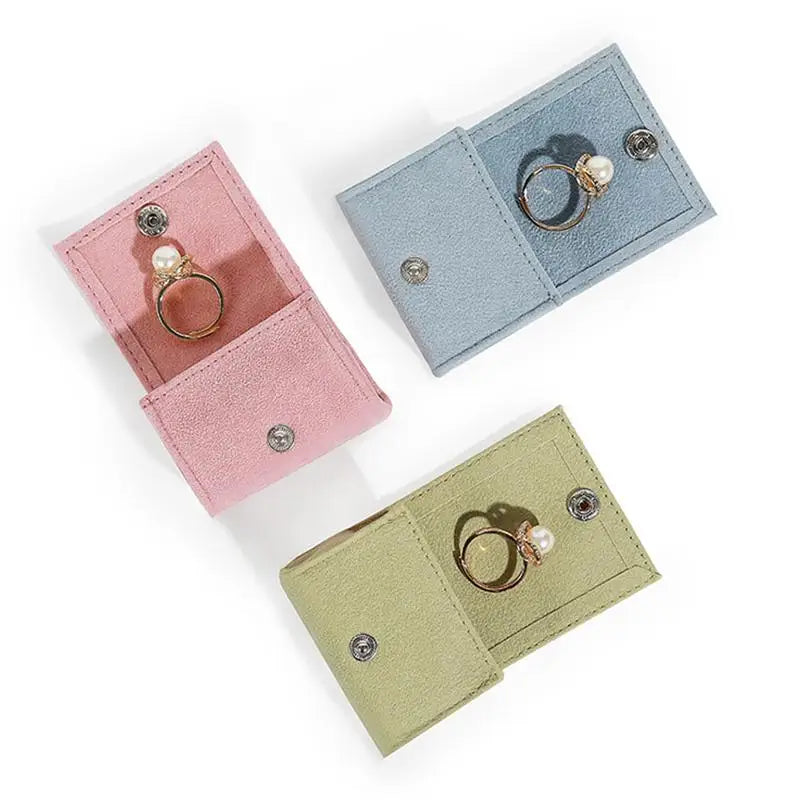boîtes bijoux velours vert bleu rose classiques boutons pression anneaux voyage maison