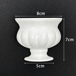 vase mural blanc classique rayures verticales opaque arrangement floral diy