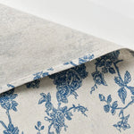 nappe ronde fleur bleue fond beige table classique mariage fêteextérieur