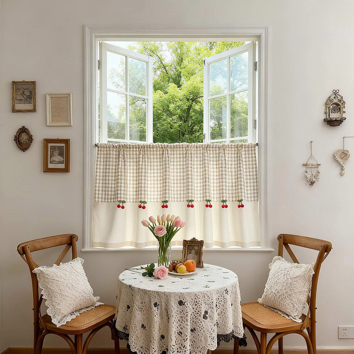 rideau fenêtre maison plaid carreaux cerises beige blanc opacité vintage rustique