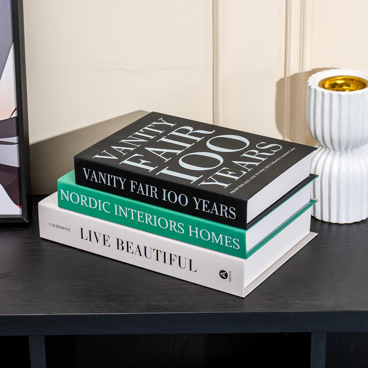 décoration moderne livres faux noirs blancs vert rose minimalistes maison