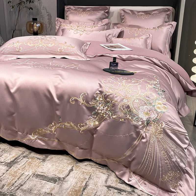 ensemble literie élégant broderies dorées fleurs motifs floraux rose pâle bleu beige clair blanc