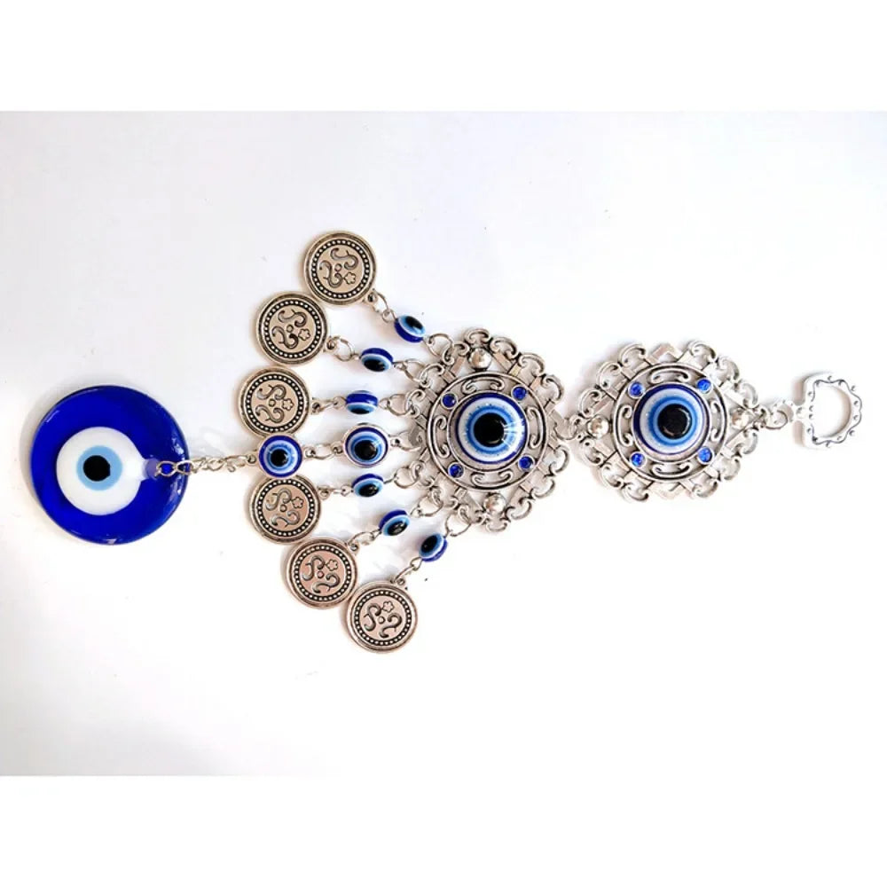 Pendentif oeil turc bleu argenté motifs géométriques artisanal protection maison