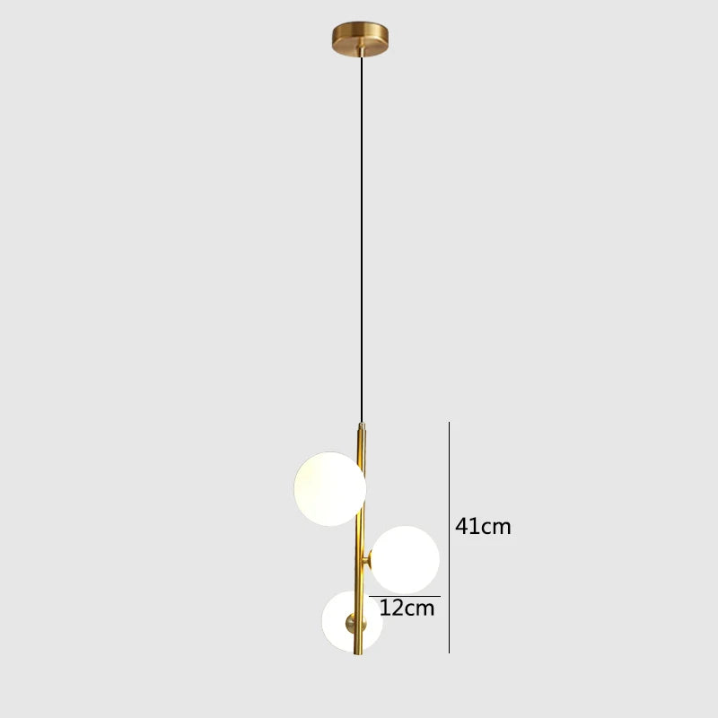 suspension lumineuse moderne sphères translucides barre métallique brillante blanc doré minimaliste chambre salon
