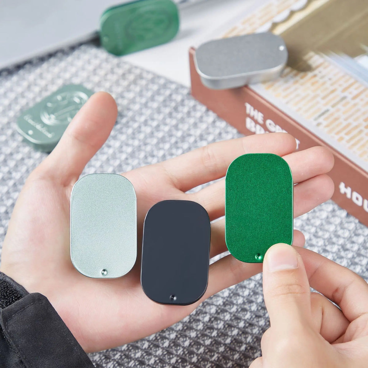 boîtes métalliques rectangulaires réutilisables respectueuses l'environnement modernes fer vert gris noir mat opaques