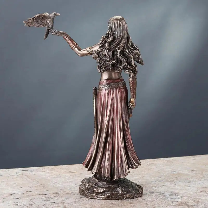 statue déesse Morrigan bronze oiseau épée inscription artisanale celtique decoration intérieure mystical beauté altaic