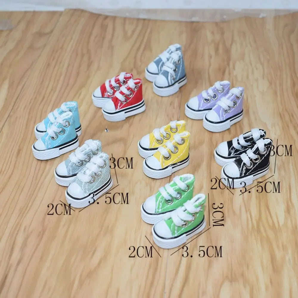 chaussures sport miniatures toile coton classiques baskets couleurs variées opaques enfants accessoires poupées