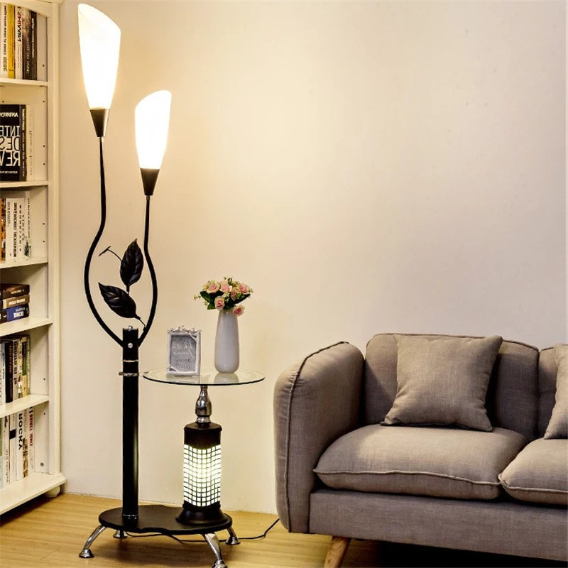 lampe sol moderne tablette motif floral blanc noir décointérieur