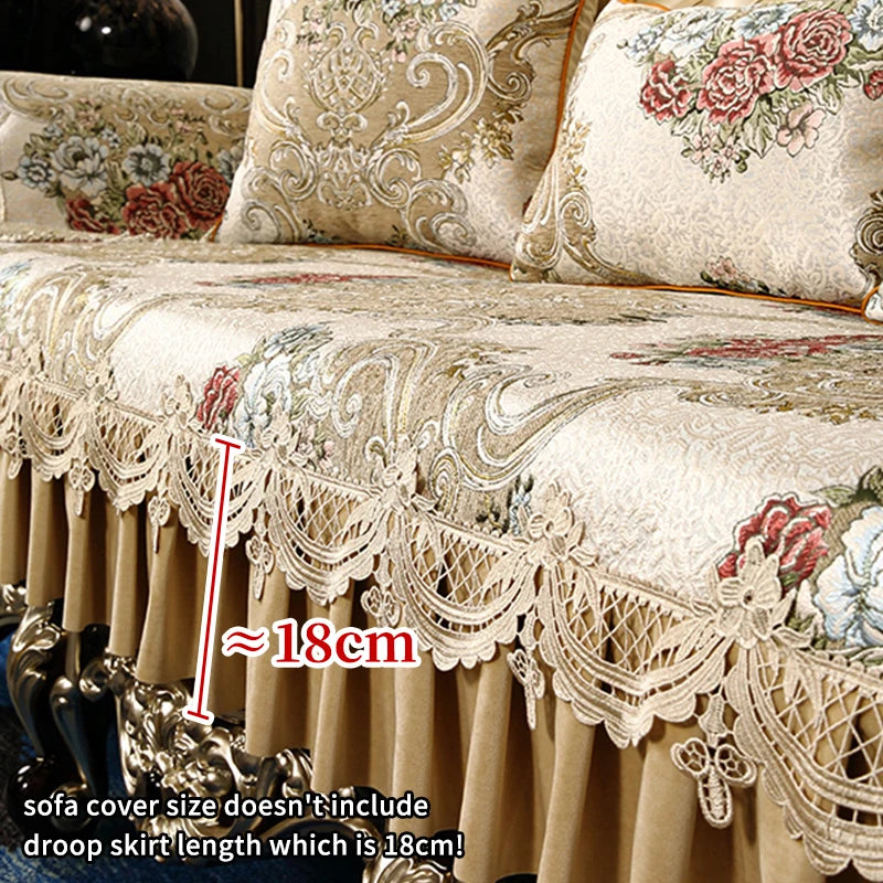 Élégante housse de canapé ornée de motifs floraux et de dentelle, offrant une belle touche décorative à votre intérieur.