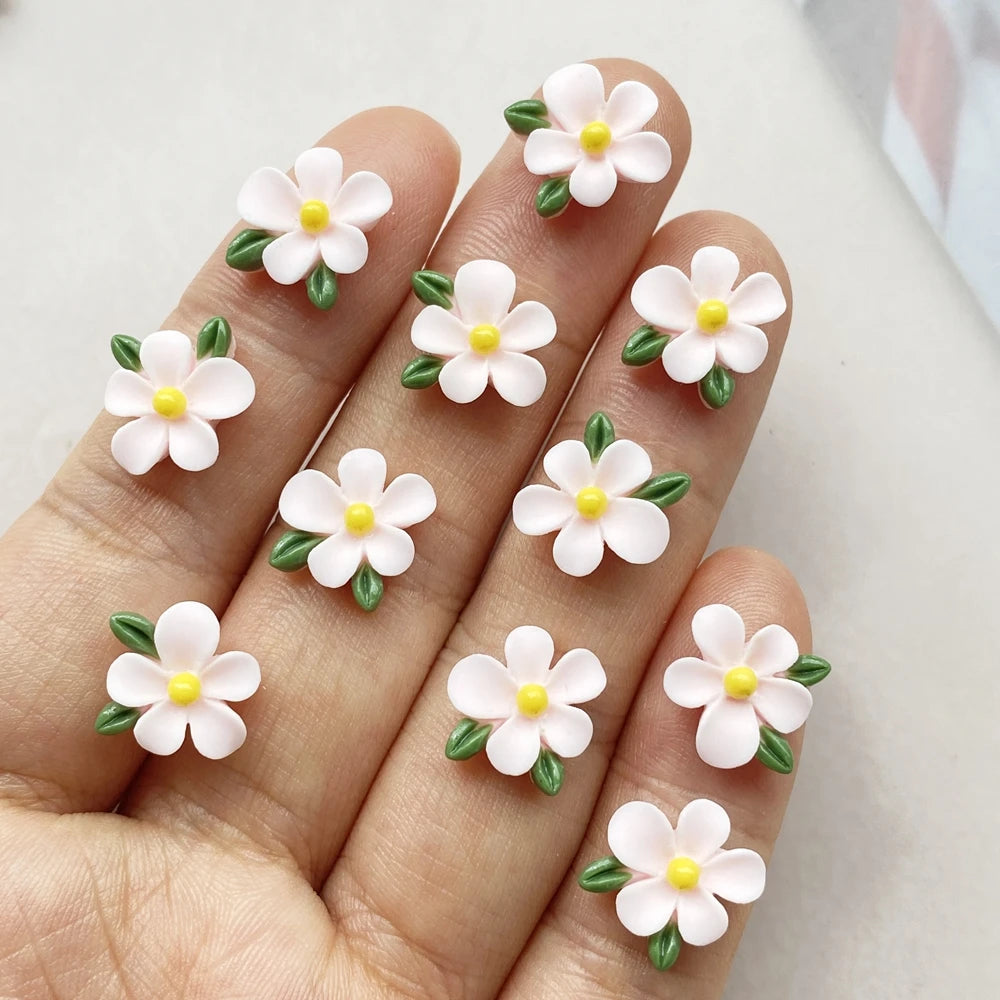 bijoux décoration ongles nail art fleurs colorées résine minimalistes blanc rose bleu vert jaune