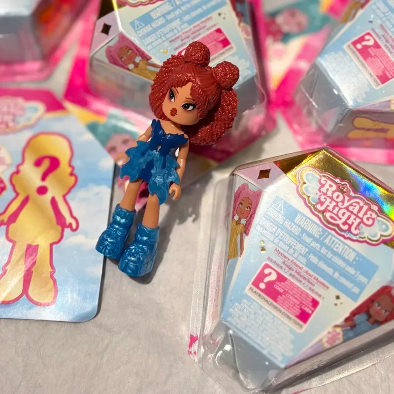 poupées tendance miniatures collection décoration accessoires brillantes modernes bleu rose doré