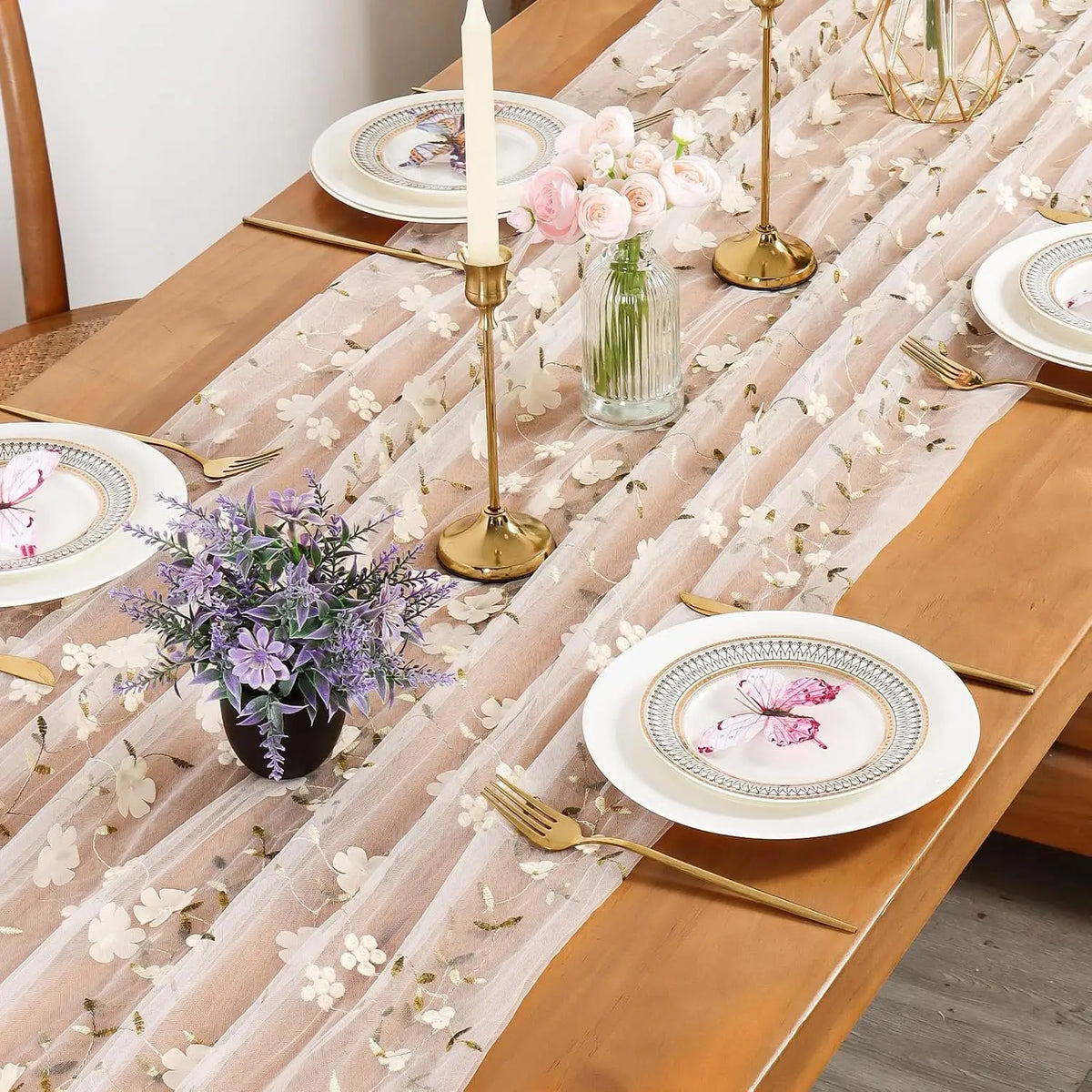 nappe tulle transparente fleur blanche dorée printemps été romantique décoration table maison mariage