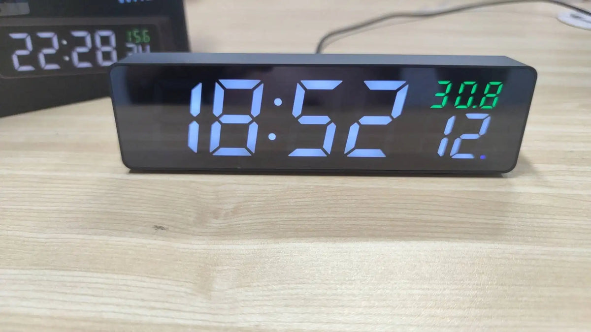 horloge numérique affichage led noir moderne boutons contrôles minimalistèreveil wifi haute précision