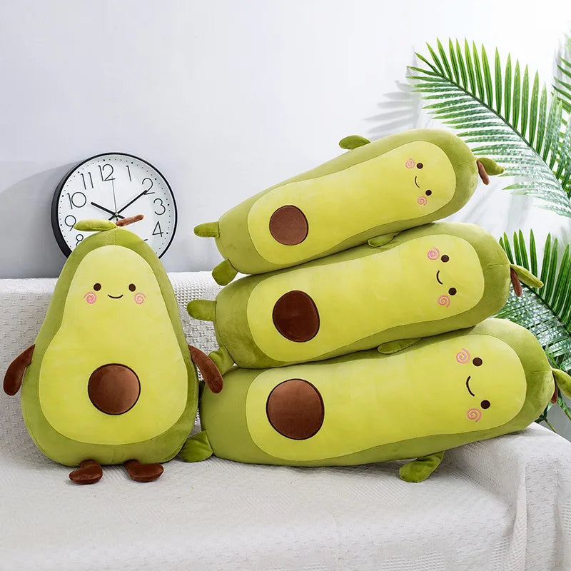 peluche avocat souriant mignon cartoon vert brun lit chambre décoration intérieure française enfants chambre