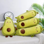 peluche avocat souriant mignon cartoon vert brun lit chambre décoration intérieure française enfants chambre