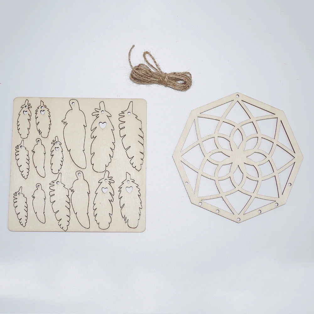 attrape rêves boho artisanal plumes motifs géométriques naturel bois chambre décoration murale