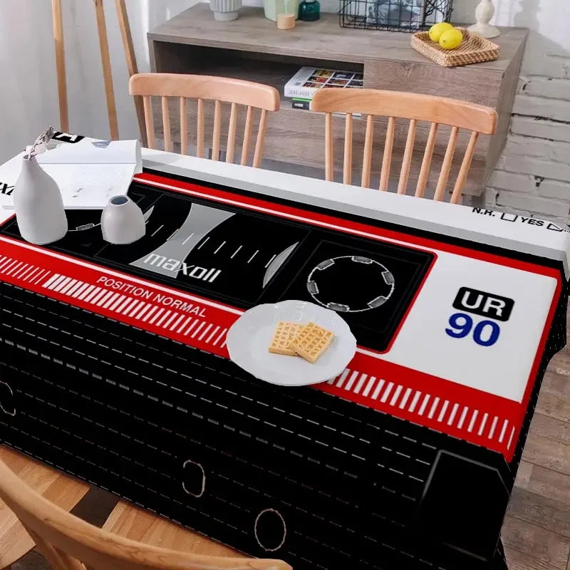 nappe rétro géométrique cassette audio noire blanche rouge table manger polyesterversible