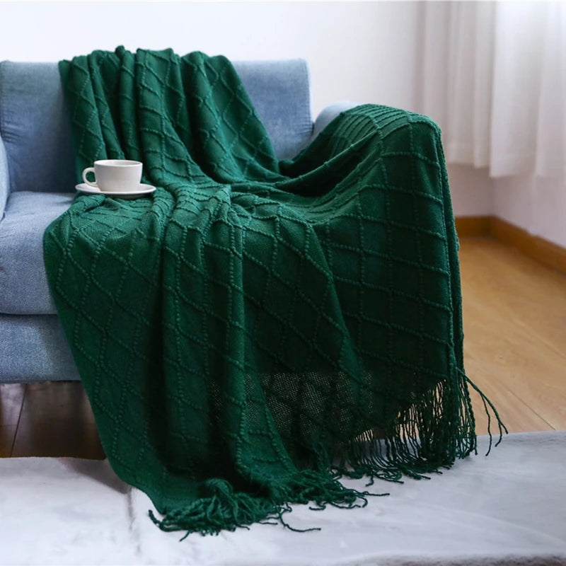 couverture tricotée vert foncé motif zigzag pompons canapé lit décoration intérieure moderne large