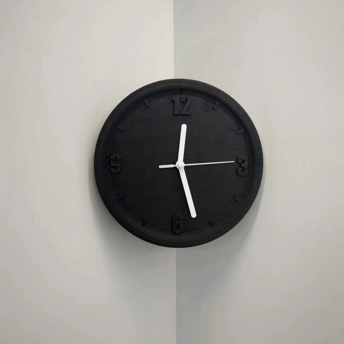 horloge murale rouge moderne aiguille quartz résine fixée sans perforations silencieuseDecorationMurale