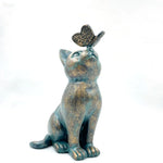 statue decorative chat papillon vert bronze marron resine patio jardin animalier texturé patine
