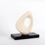 sculpture moderne blanc crème texture granuleuse décoration intérieure résine imitation pierre base marbrée