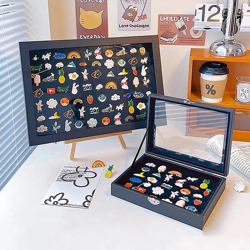 présentoir bijoux velours cuir carré boîte rangement broches médailles collection décoration table transparent fermé