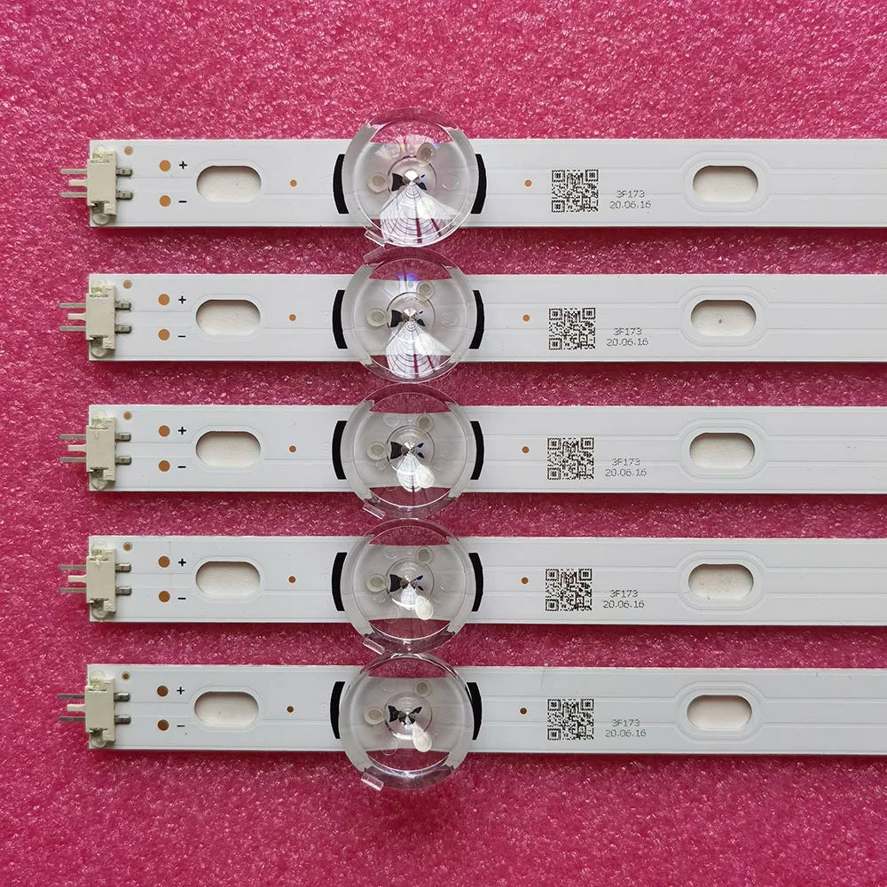 bande lumineuse led blanc moderne connecteurs électriques qr code texte imprimé