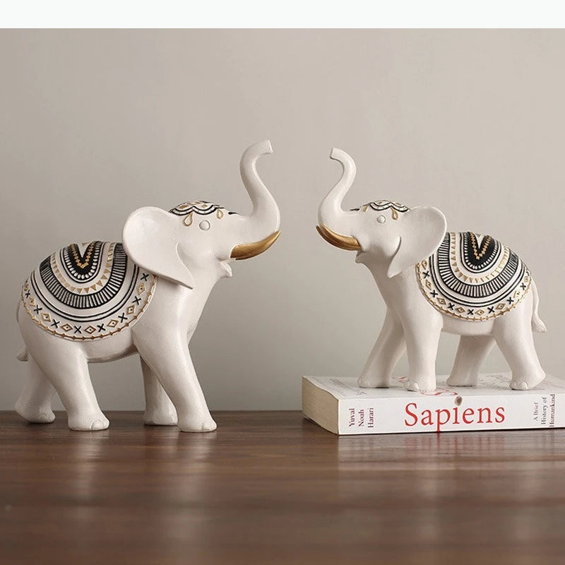 décoration moderne deux éléphants figurines noir blanc motifs tribaux surfaces brillantes