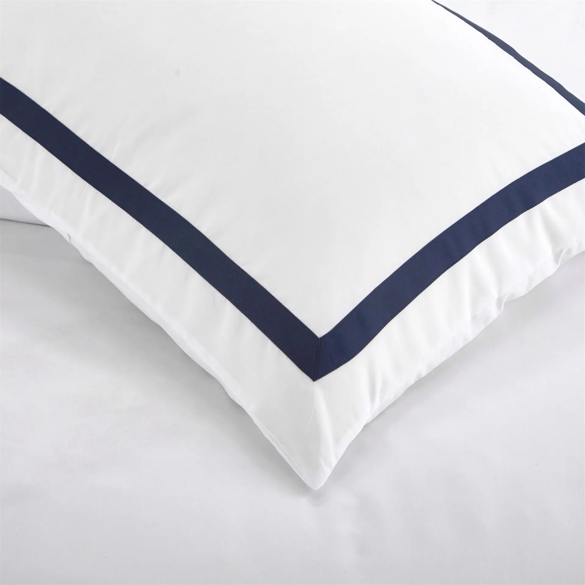 parure lit complète housse couette taies oreiller bleu marine rayures blanches