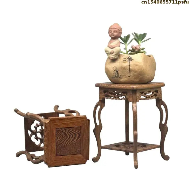 table basse bois rose classique gravures artisanal marron clair pot plante figurine cadre photo