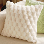 coussin décoratif peluche blanc motif boules doux canapé lit chaise maison