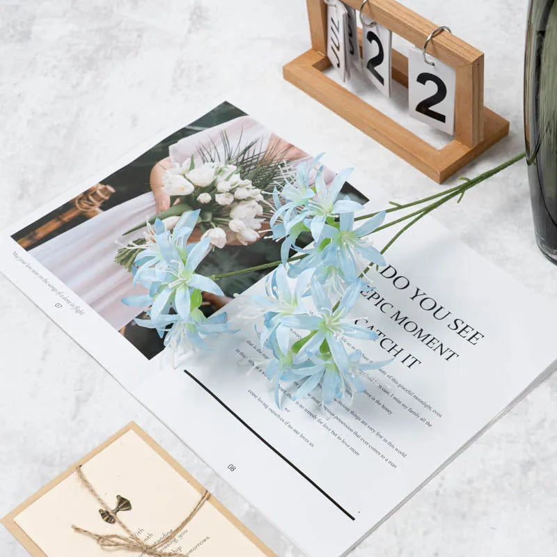 bouquet artificiel fleurs soie bleu blanc rouge jaune moderne minimaliste décoration intérieure mariage anniversaire