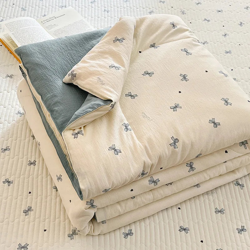 couette d'été légère enfant beige motifs fleurs feuilles coton doux décorative chambre enfant