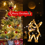 Guirlande lumineuse décorant un sapin de Noël intérieur