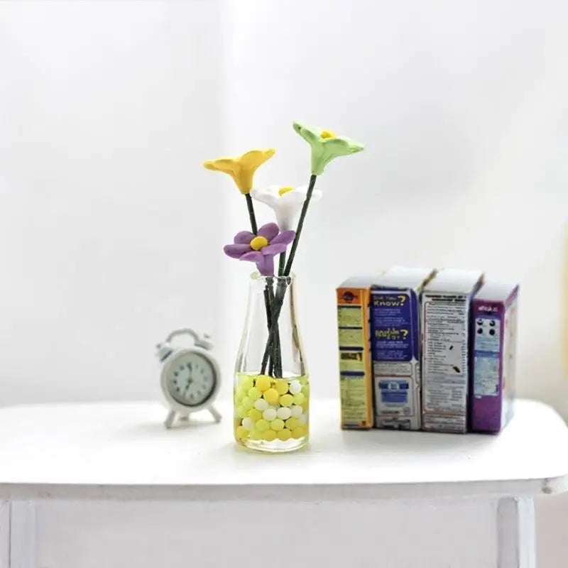bouquet fleurs artificielles vase transparent couleurs vives boules colorées moderne minimaliste
