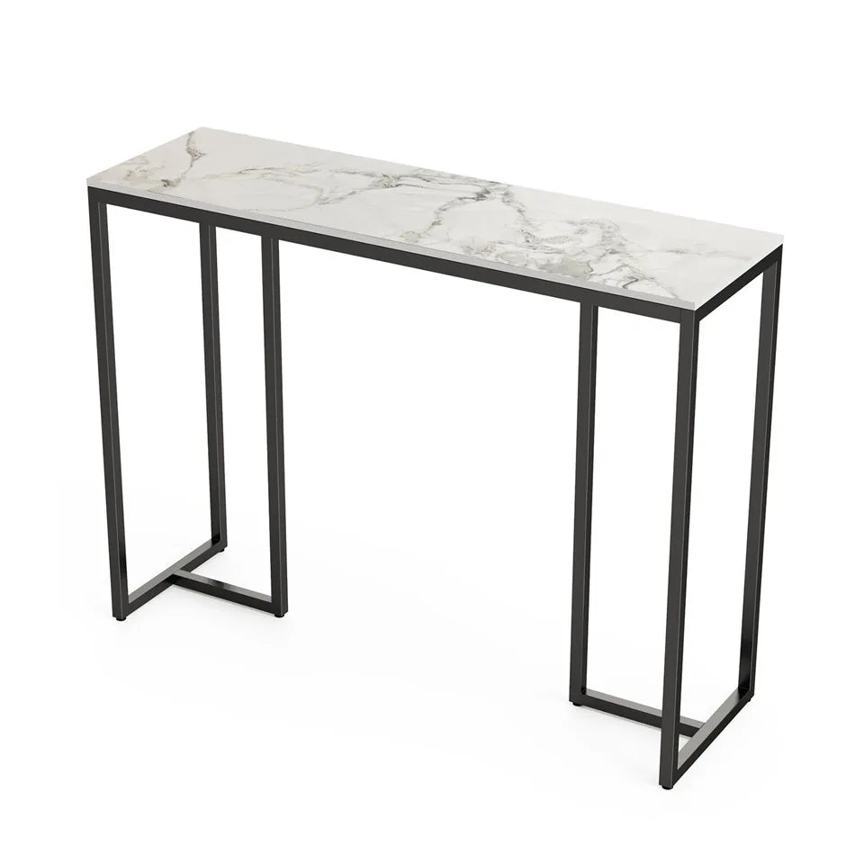 table console moderne marbre blanc pieds métal noir vase fleurs lampe livre plume dorée