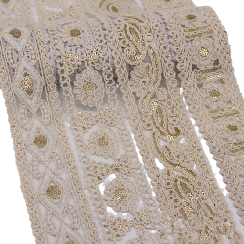 ruban dentelle ornements floraux sequins dorés beige clair classique élégant 4.5cm polyester