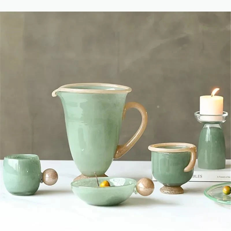 ensemble vaisselle céramique vert clair tasses bol carafe couvercle plateau fruits bougie fleur artificielle